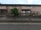 静かな周辺環境の建物