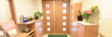 介護施設の温かみのある入口