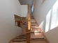 階段と壁面の装飾