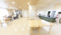 ケア施設の共用リビングエリア