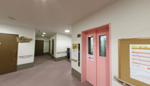 介護施設のエントランス近く