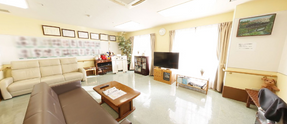 広々とした居住施設のロビー