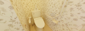バリアフリー設計のトイレ空間