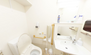 トイレ設備と手すり付き