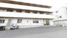 整備された介護施設入口