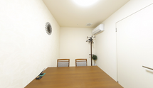 介護施設内の明るい居室
