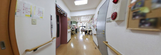 介護施設内の廊下と入口