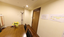 会議用の室内設備が整っている空間