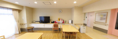 介護施設の快適な居間スペース