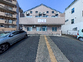 入口のある建物外観