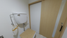 介護施設の手すり付きのトイレ空間