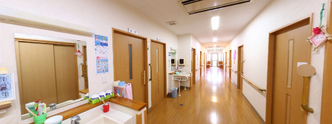 介護施設の清潔な共用エリア