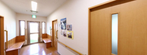 清潔で広々した施設内廊下