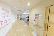 介護施設の広々とした廊下