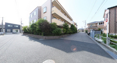 明るい街角の介護施設