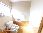 清潔な居室のトイレ