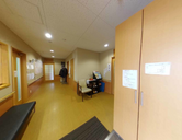 快適な施設の廊下