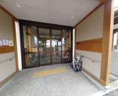 介護施設の入口付近の景観