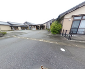明るい介護施設のエントランス