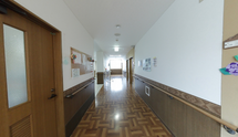 職員用通路と居室への扉
