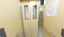 介護施設のエレベーター内