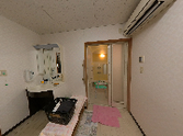 洗濯機と収納のある部屋