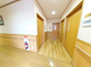 介護施設内部の廊下の光景