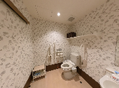 広々とした明るいトイレ空間