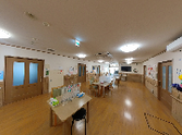 広い廊下のある空間