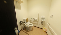 高齢者向け施設のトイレ設備