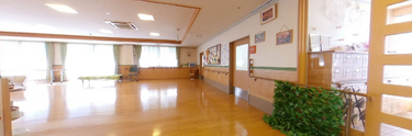 清潔で開放感のある共用スペース