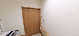 介護施設の廊下と仕事ツール