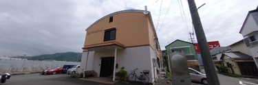 平和な住宅地の通り