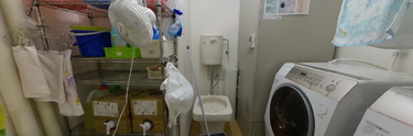 介護施設の洗濯室の内部