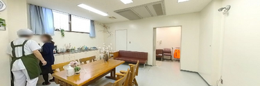 介護施設の共有ラウンジエリア