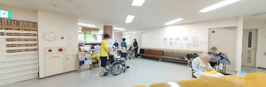 スタッフと入居者の交流