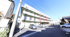 介護施設外観とその周辺環境